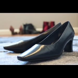 NORDSTROM Genuine Leather Navy Kitten Heels 5